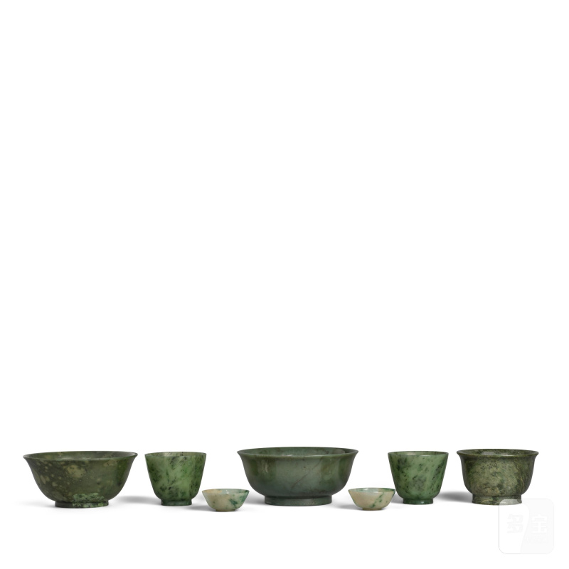 二十世紀 玉石杯碗七件 其中兩只碗帶乾隆款 | SEVEN JADE AND HARDSTONE CUPS AND BOWLS - 图1